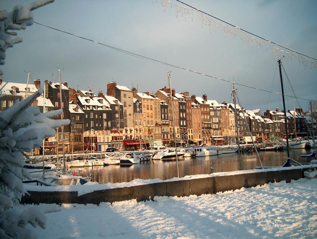 Escapade Au Coeur De Honfleur Avec Parking Prive Et Vue Panoramique Lejlighed Værelse billede